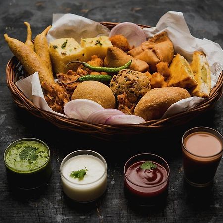Capital O Bvh Hospitality Near Pvr Ansal Plaza Greater Noida Hotel Eksteriør billede