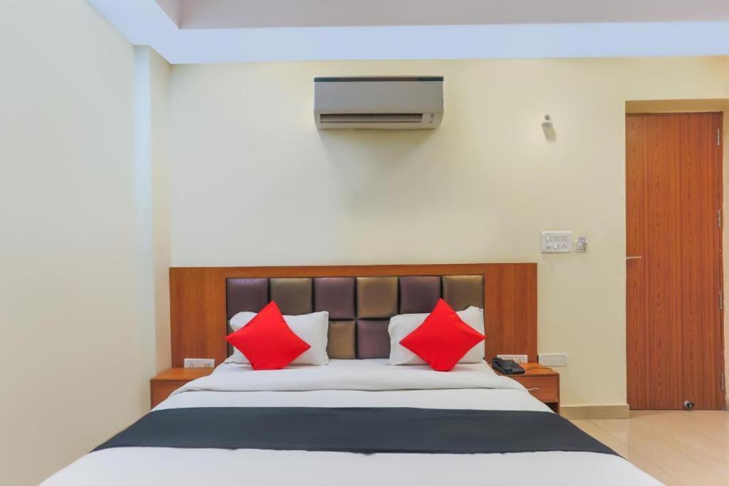 Capital O Bvh Hospitality Near Pvr Ansal Plaza Greater Noida Hotel Eksteriør billede